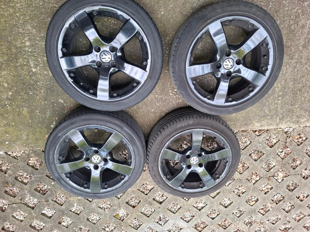 Lichtmetalen velgen VW UP.  16 inch zwart, Auto-onderdelen, Banden en Velgen, 16 inch, Ophalen of Verzenden, 195 mm, Zomerbanden