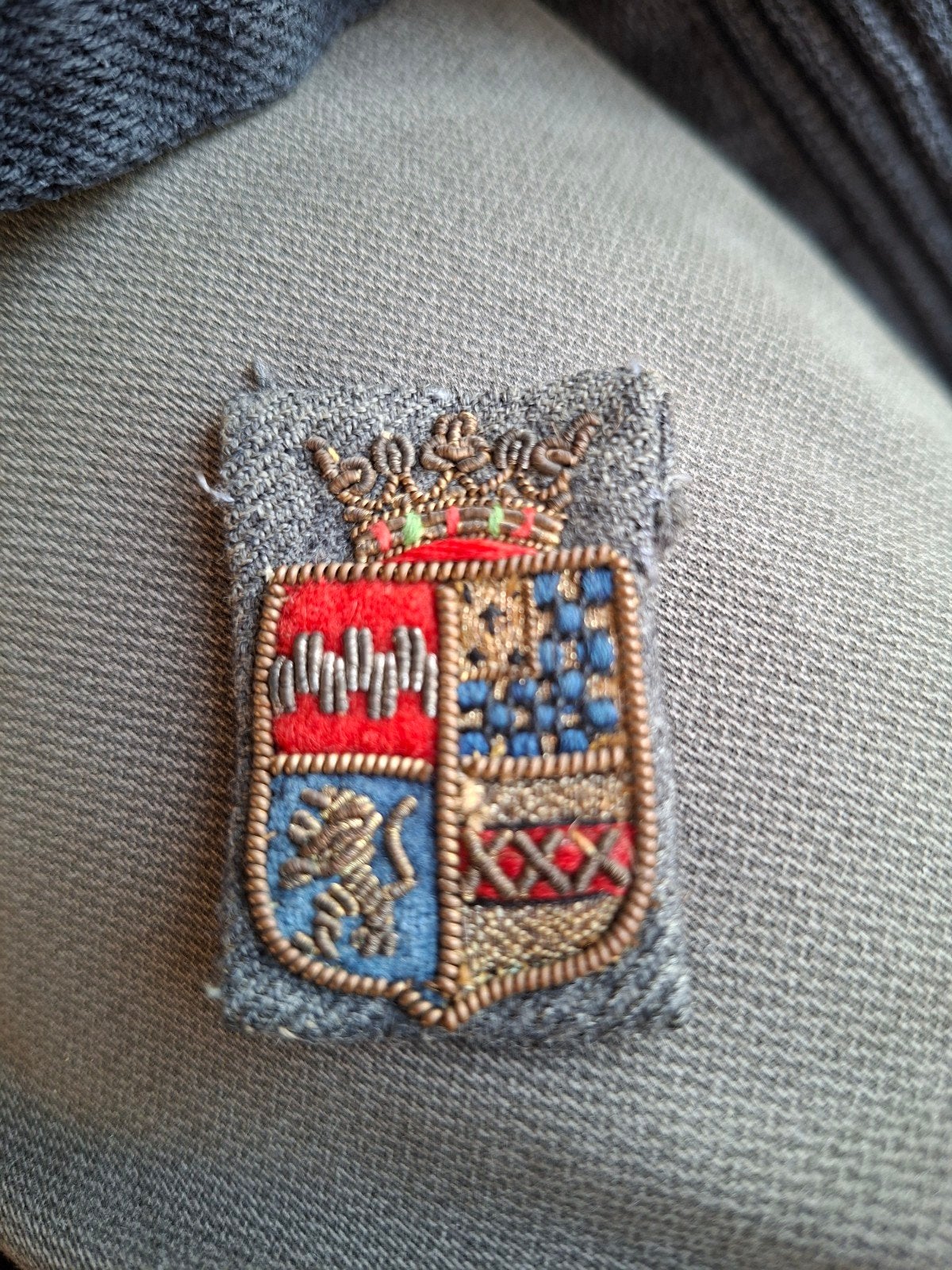 Geborduurd wapenschild van de gemeenten Valburg, Verzamelen, Ophalen of Verzenden, Gebruikt, Stad of Land