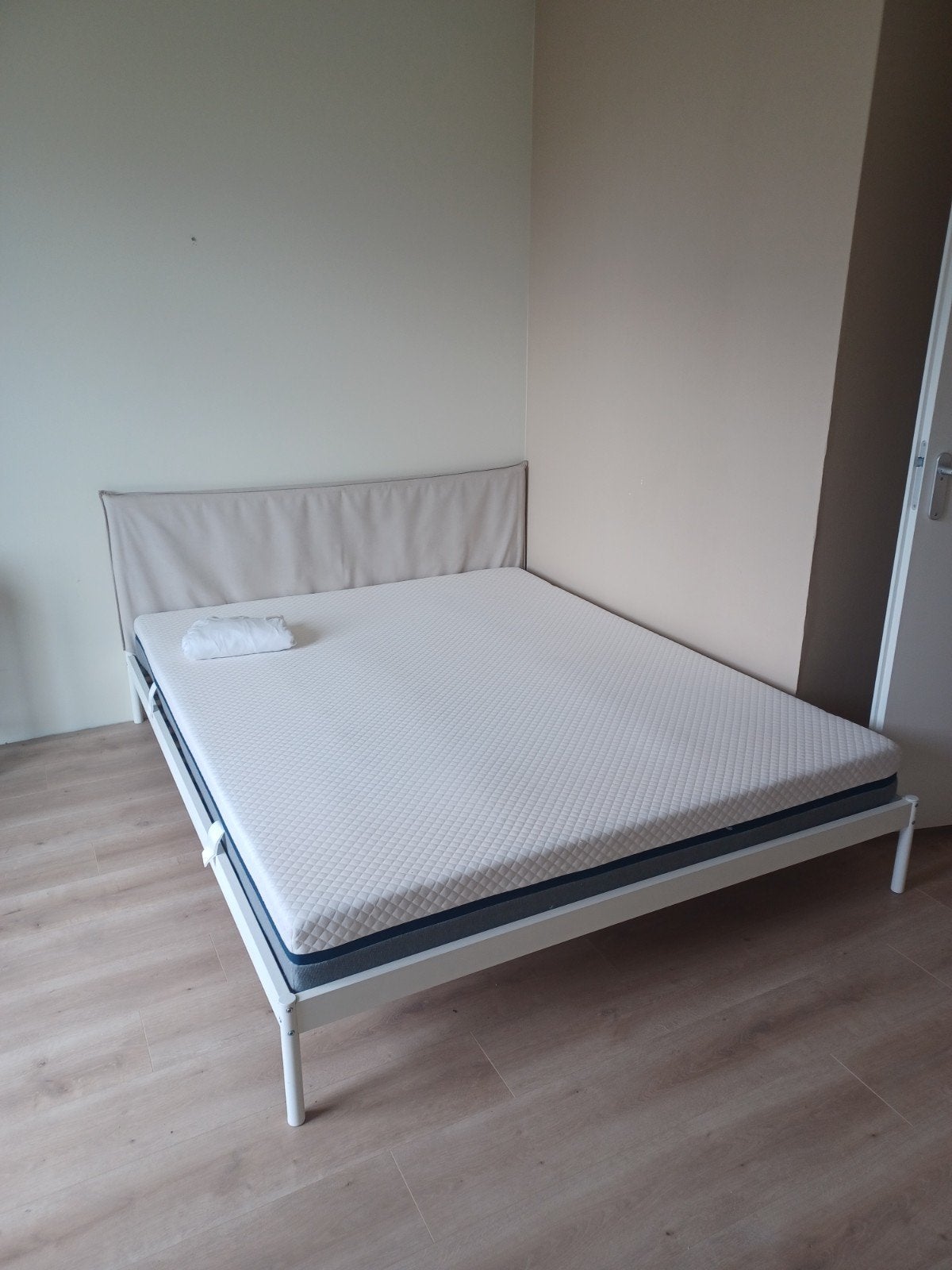 GRATIS Ikea bedrame + matras, Ophalen, Gebruikt, Wit, Tweepersoons