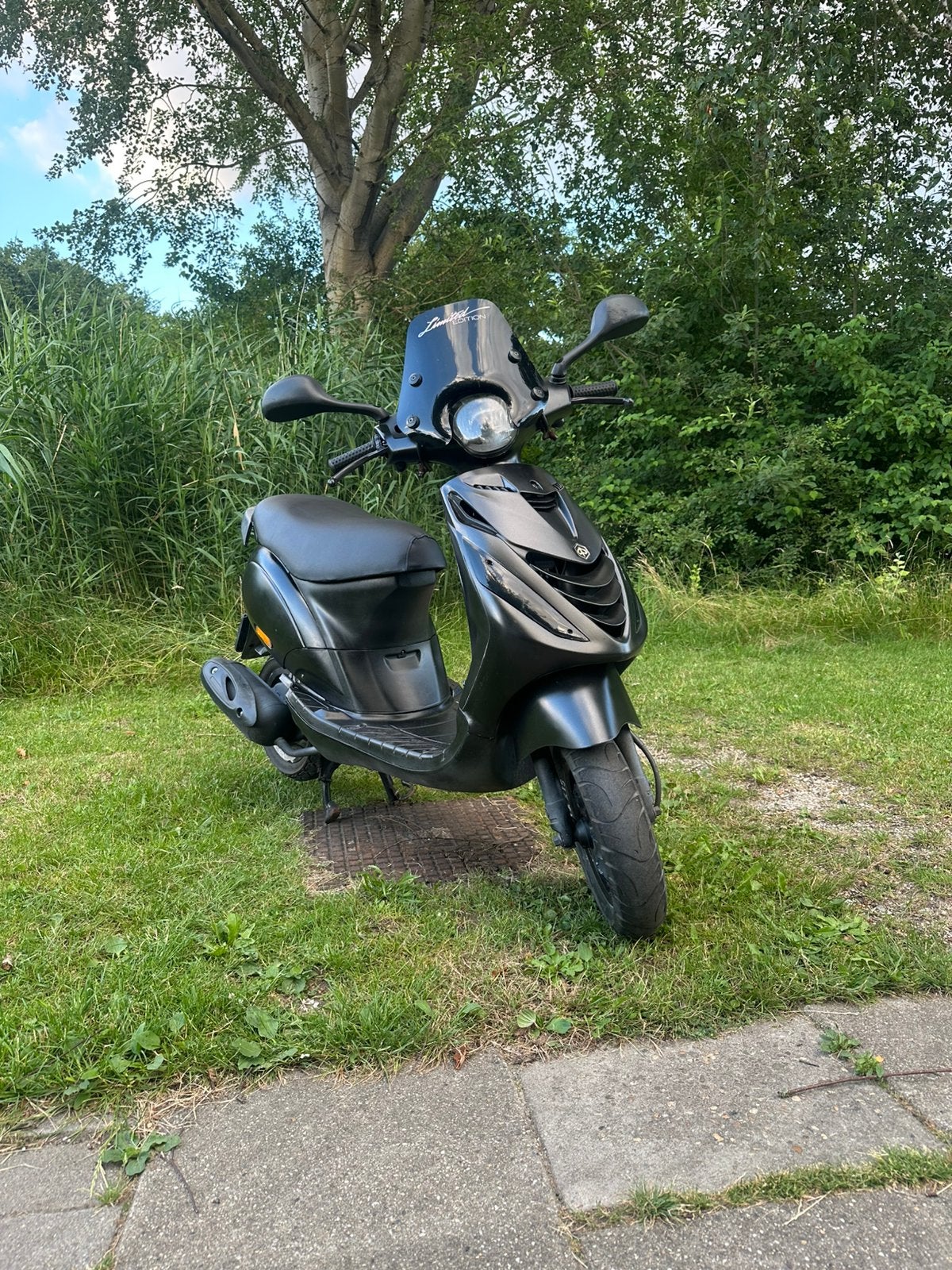 Piaggio zip 4t brom, Fietsen en Brommers, Scooters | Piaggio, Ophalen, Maximaal 45 km/u, Zip, Zo goed als nieuw
