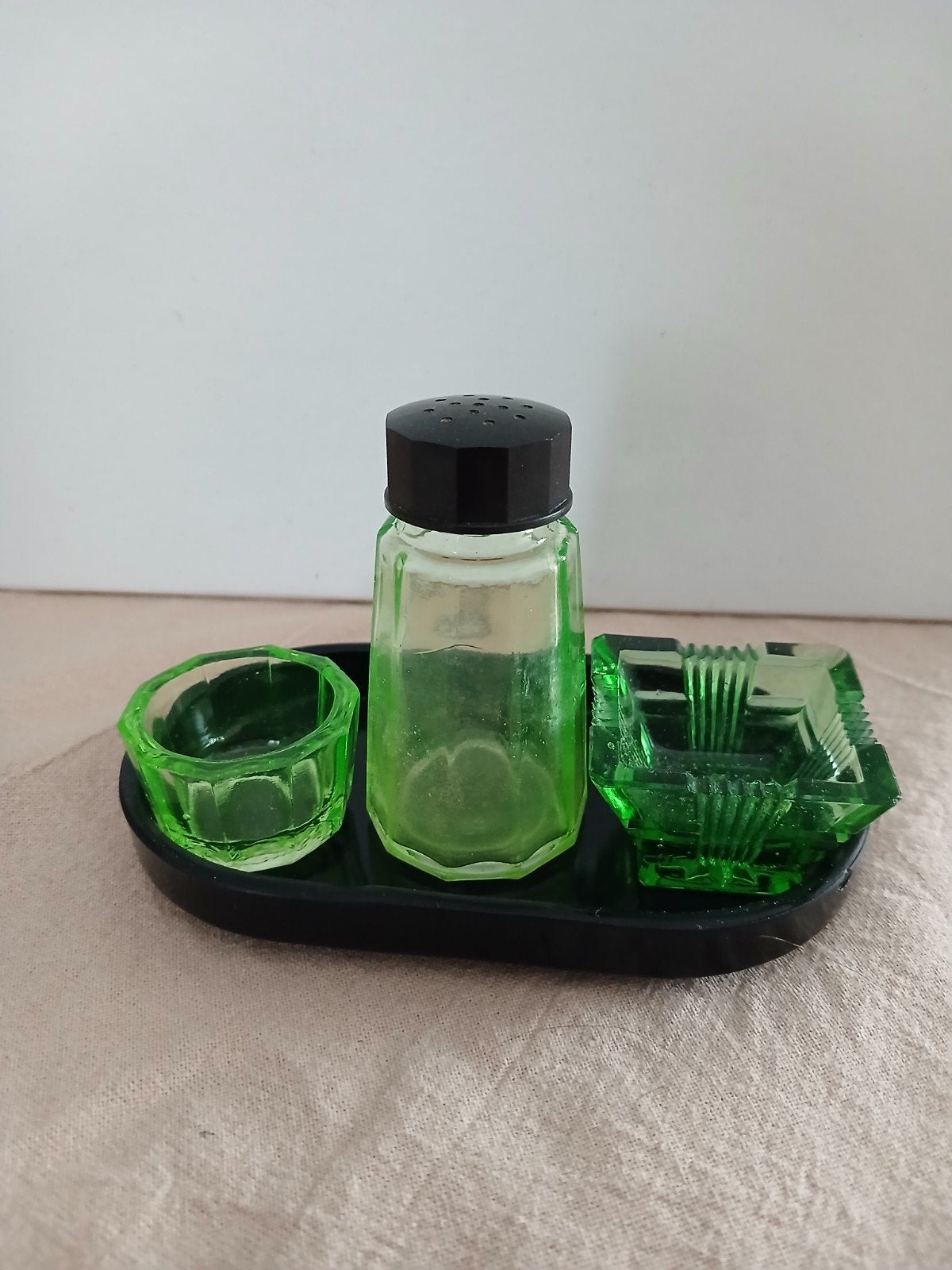 Vintage Uranium Glas Peper- en Zoutstel met Asbakje, Ophalen of Verzenden