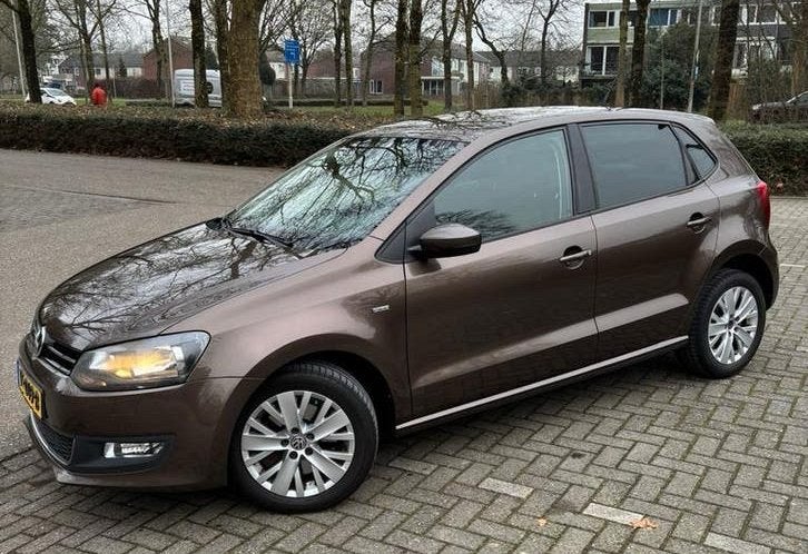 Volkswagen Polo 1.2 TSI 77KW 2013 stoelverwarming, Voorwielaandrijving, 40 €/maand, Bruin, 988 kg