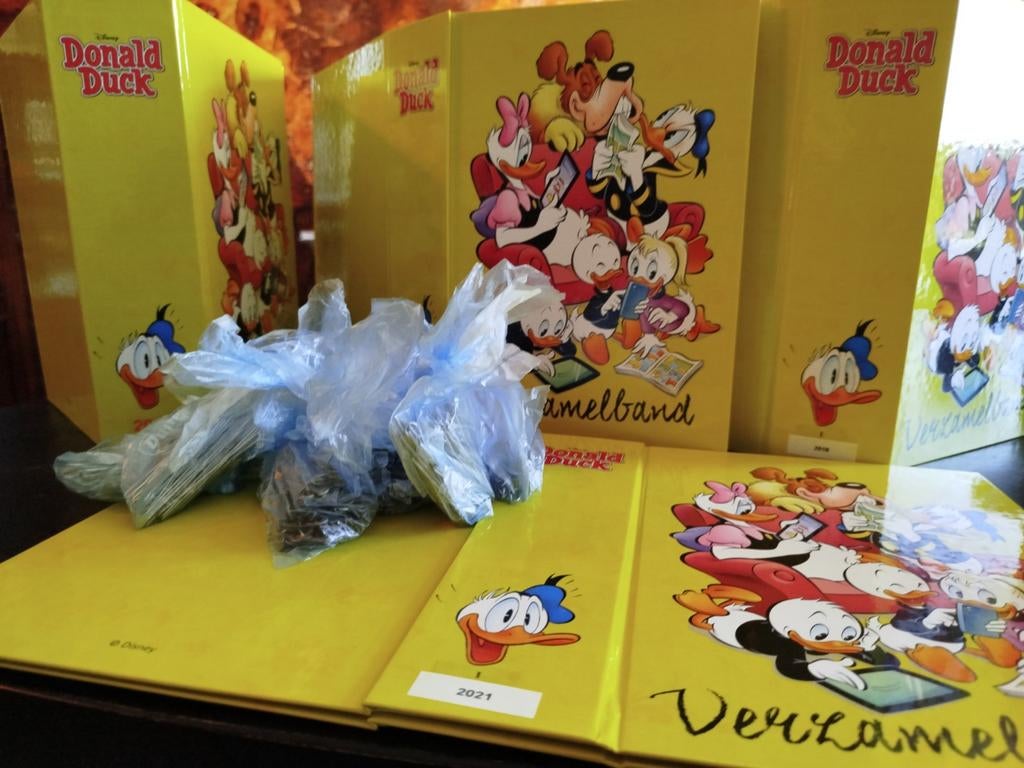 Donald Duck verzamelbanden - Nieuwste editie (16 stuks), Ophalen of Verzenden, Zo goed als nieuw, Donald Duck