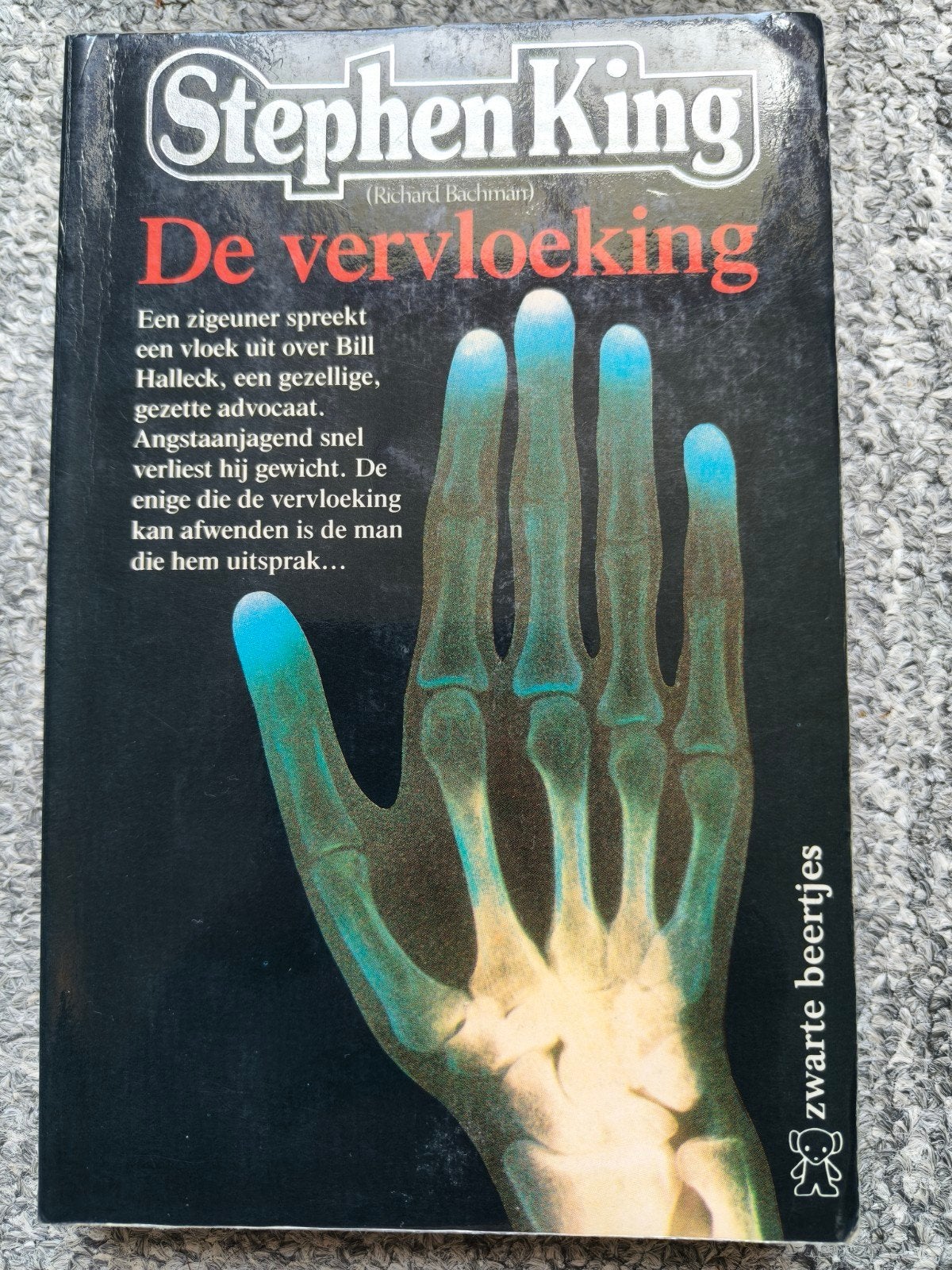 Stephen King - De vervloeking (Richard Bachman), Boeken, Thrillers, Gelezen, Nederland, Ophalen of Verzenden