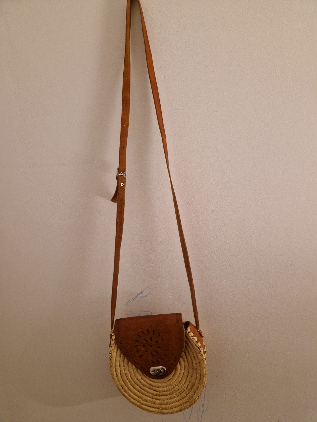Original Moroccan Rotan schoudertasje met leren flap, Sieraden, Tassen en Uiterlijk, Tassen | Damestassen, Ophalen of Verzenden