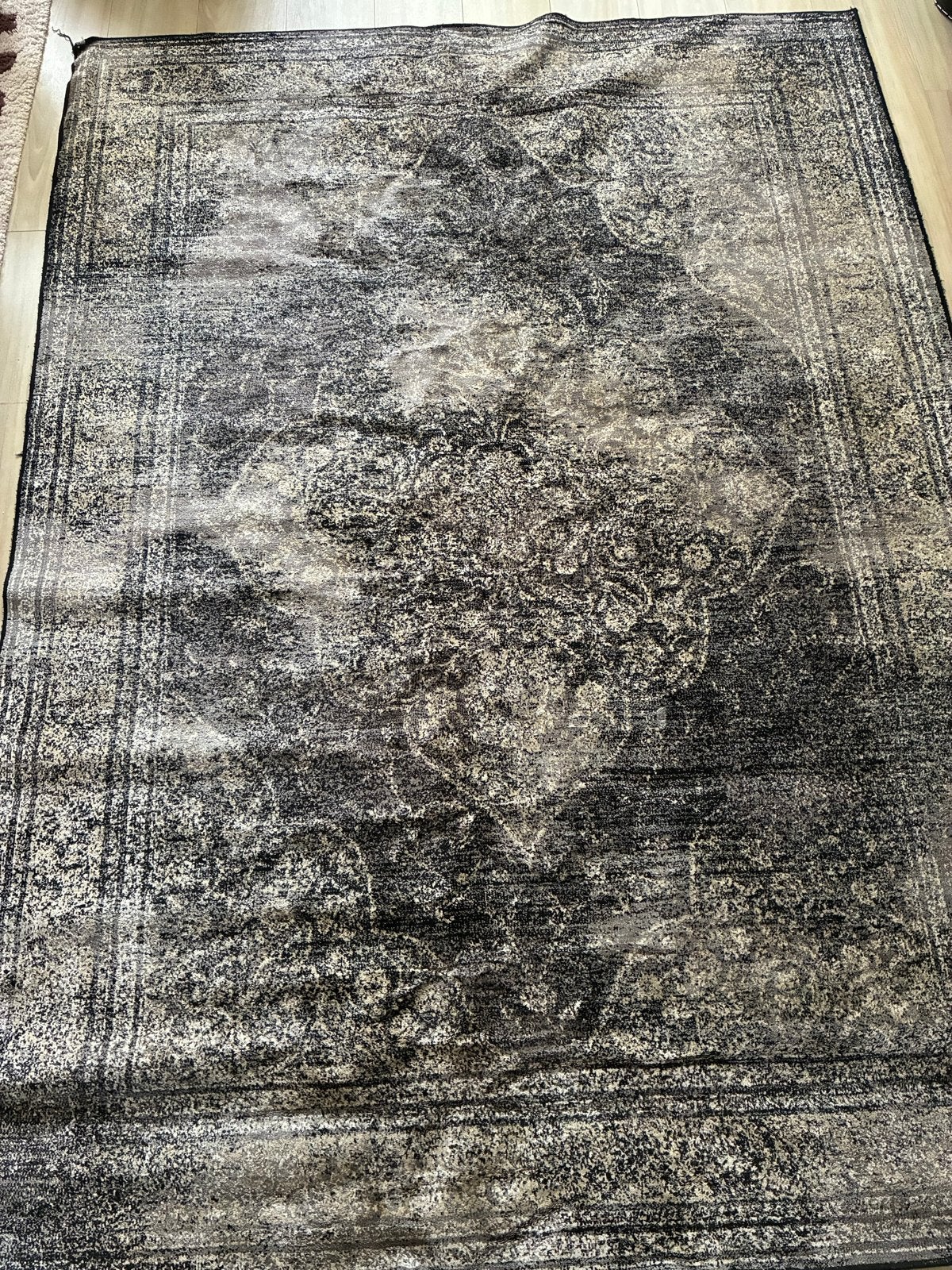 Mooi vloerkleed 175x240 cm - Gebruikt met lichte rafels, Huis en Inrichting, Ophalen, Gebruikt, Zwart, 150 tot 200 cm