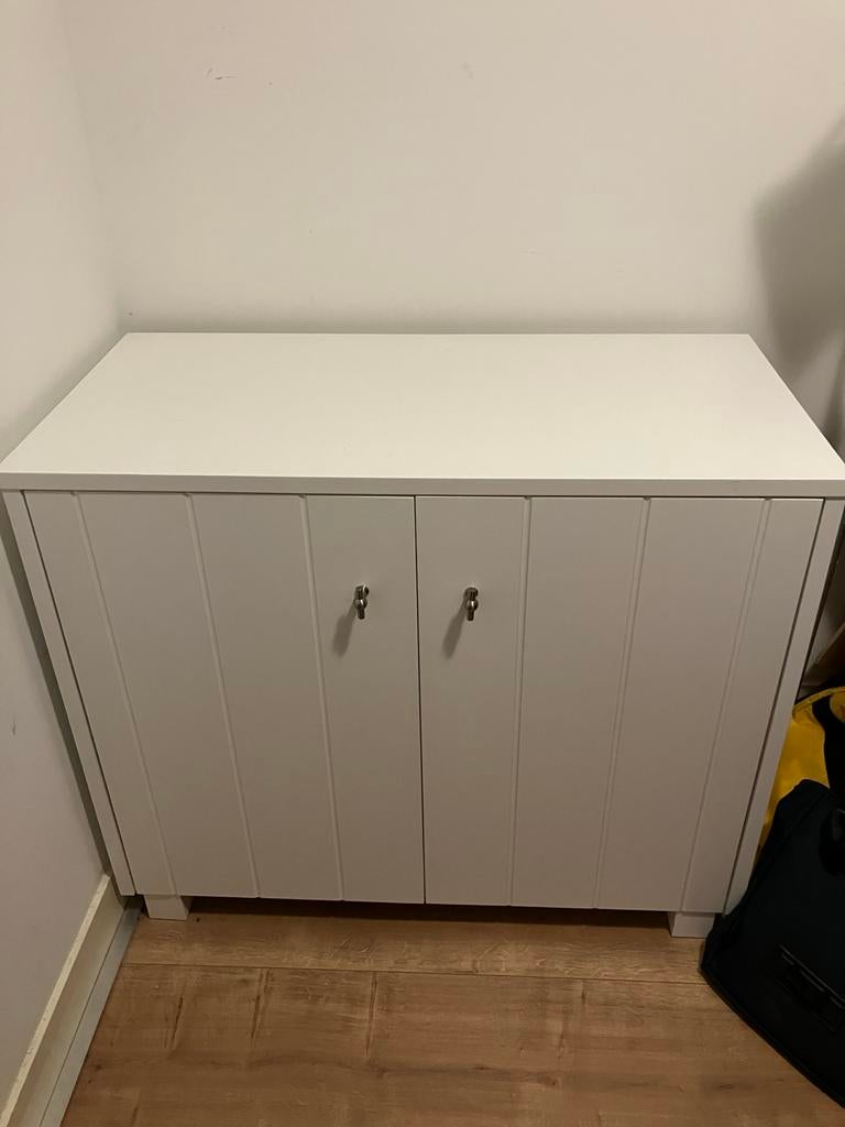 Witte kast met twee deuren en planken, Ophalen, Gebruikt, 100 tot 150 cm, Minder dan 100 cm