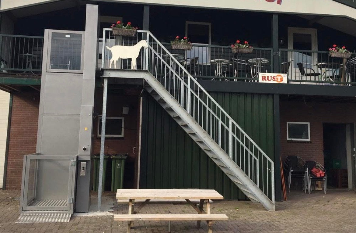 Lift voor personen en goederen, Diversen, Ophalen of Verzenden, Zo goed als nieuw, Recht