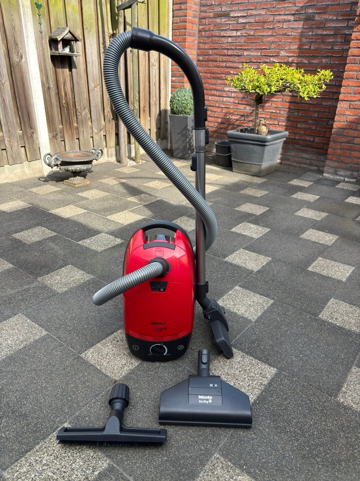 Miele stofzuiger Cat & Dog 2000 Type HS05 Model S711 1700W, Witgoed en Apparatuur, Stofzuigers, Gebruikt, Miele, 1600 tot 2000 watt