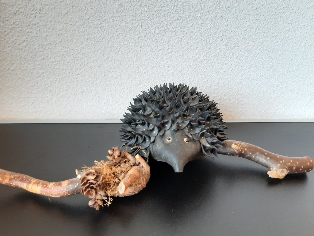Decoratieve handgemaakte egel op tak, Overige materialen, Overige stijlen, Ophalen of Verzenden, Gebruikt