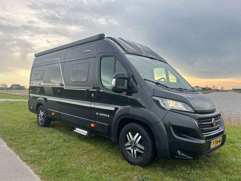 Adria TWIN 640 SGX Supreme 180PK Hefbed Automaat, Airco, Fie, Automaat, 2928 kg, Gebruikt, Euro 6