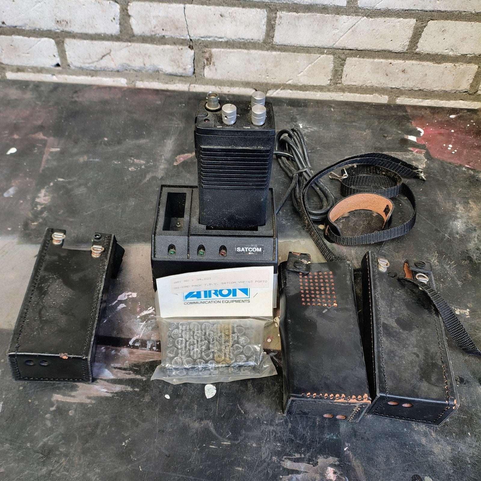 SATCOM APH-28 VHF portofoon transceiver met lader, Ophalen of Verzenden, Zo goed als nieuw, Portofoon of Walkie-talkie
