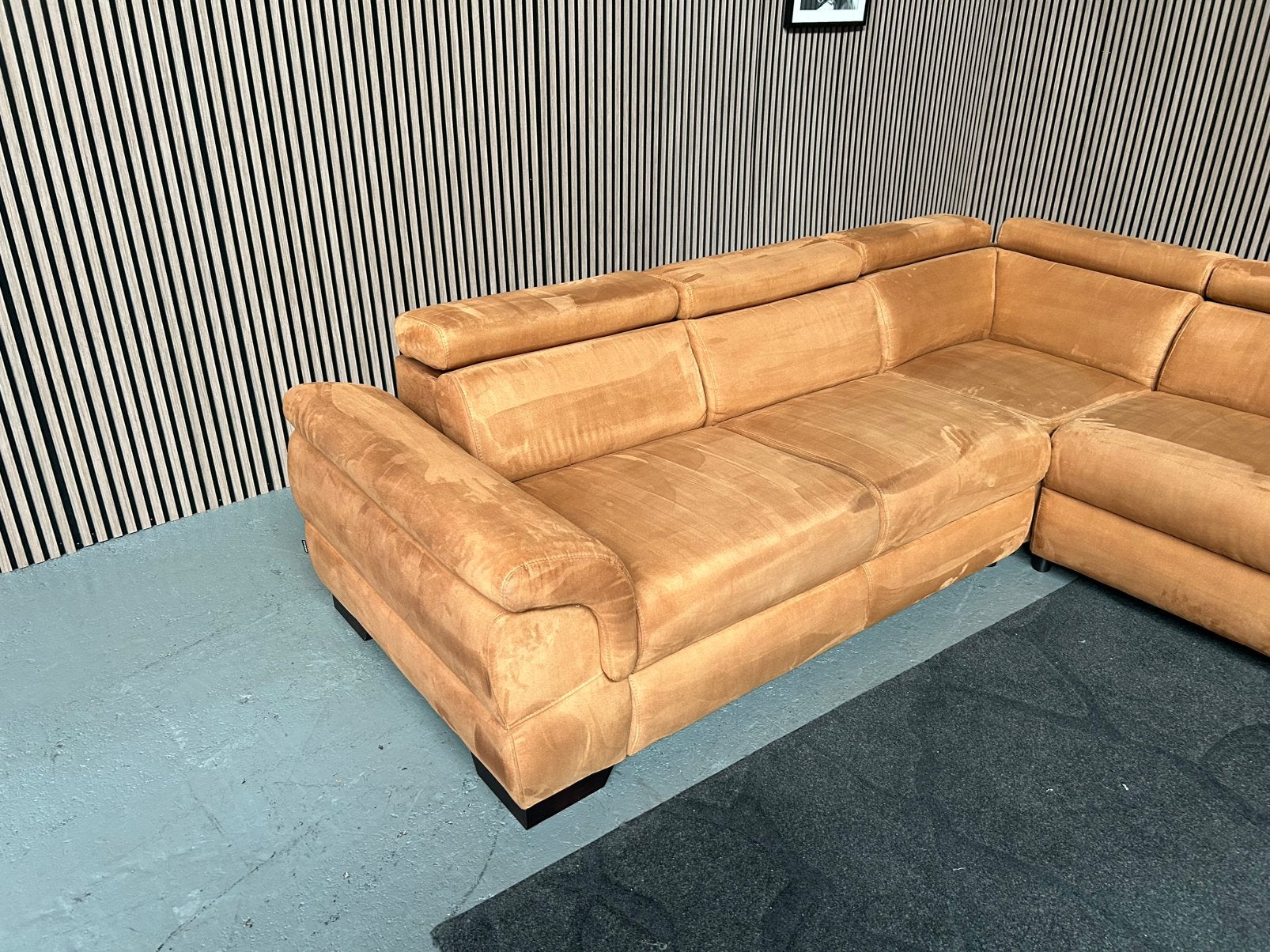 GRATIS LEVERING Hoekbank Cognac Microleder 270X267 GEREINIGD, 250 tot 300 cm, Hoekbank, Ophalen of Verzenden, Zo goed als nieuw