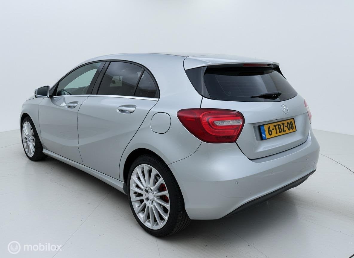 Mercedes A-klasse 180 Camera|Navi|Zwarte Hemel, Gebruikt, 4 cilinders, 122 pk, 19 km/l