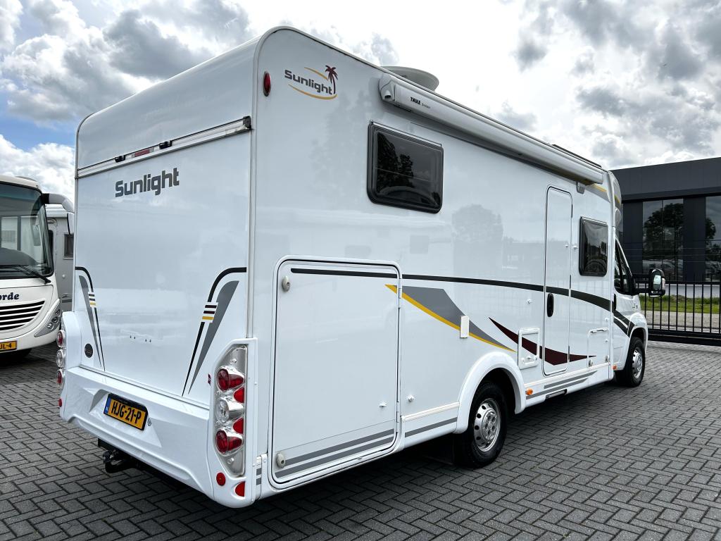 Sunlight T67 Enkele-bedden/Automaat/Euro5/Trekhaak/2013/7.4m, Caravans en Kamperen, Campers, Automaat, Sunlight, Fiat, 7 tot 8 meter