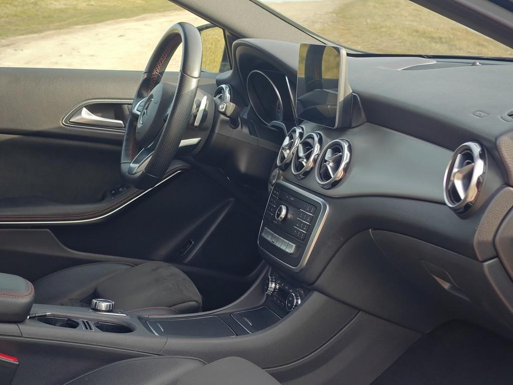Mercedes-Benz GLA 180 Business Solution AMG (bj 2019), 12 maanden, Gebruikt, 4 cilinders, 1335 kg