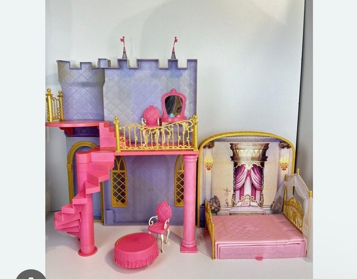 Barbie kasteel 12 dansende prinsessen 2006, Ophalen of Verzenden, Zo goed als nieuw, Poppenhuis