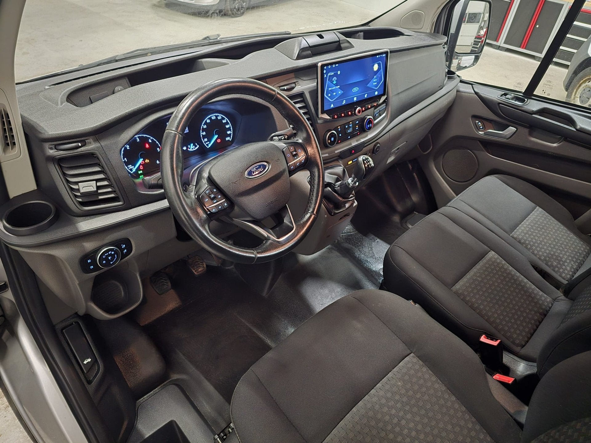 Ford Transit Custom 300 L2H1 | Trekhaak 2800kg | Wireless ca, Voorwielaandrijving, 4 cilinders, 2800 kg, Bedrijf