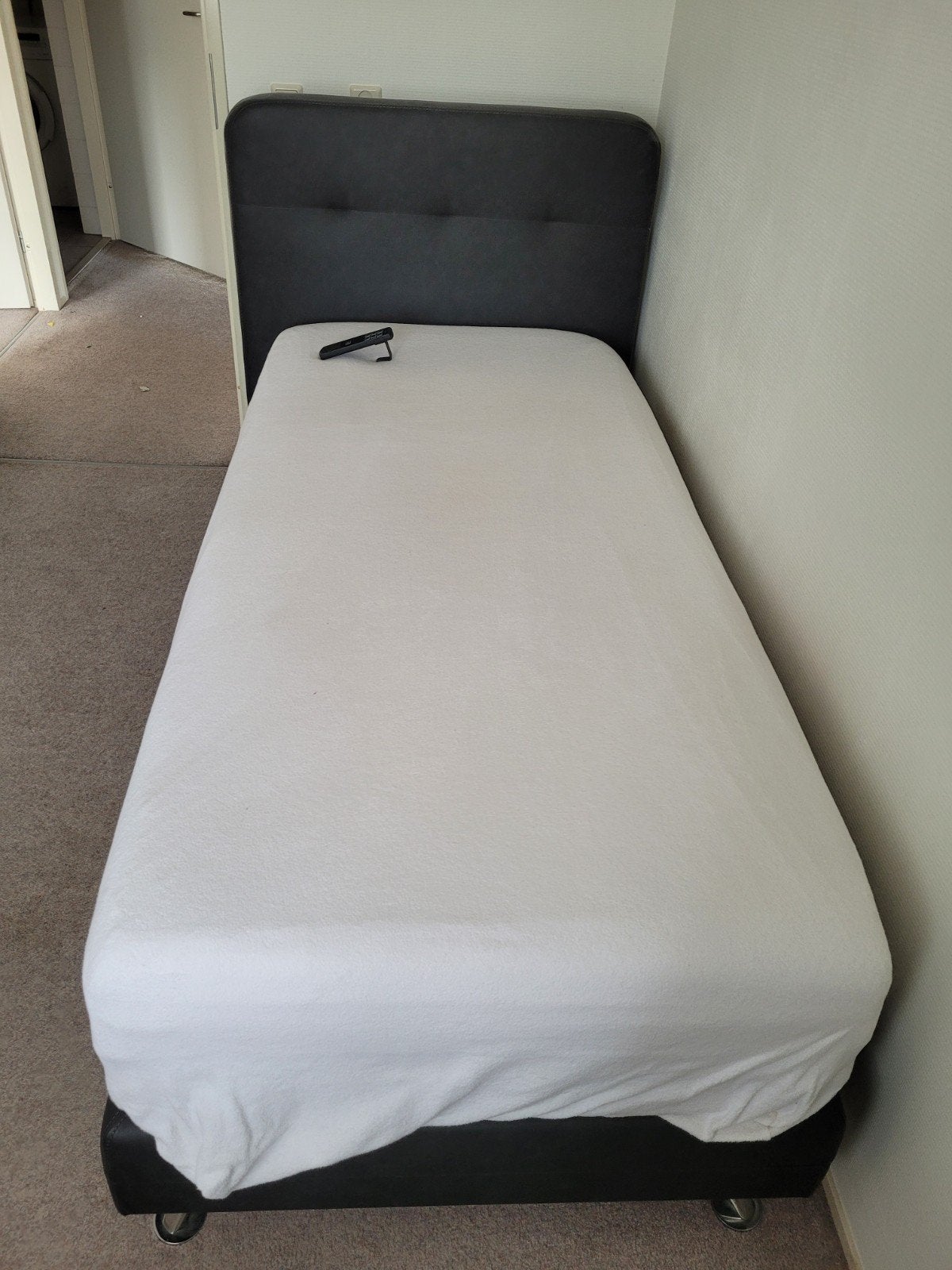 elektrische bed met zeer duur goed matras., Huis en Inrichting, Ophalen, 90 cm, Eenpersoons, Zo goed als nieuw