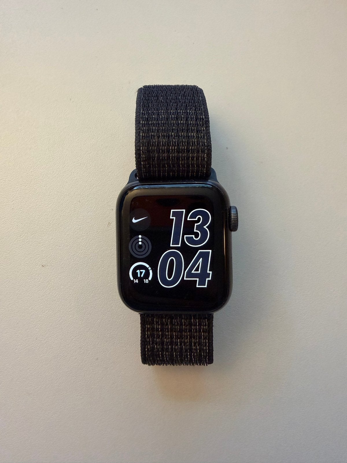 Nike Apple Watch SE - Zo goed als nieuw, Afstand, Zwart, IOS, Ophalen of Verzenden