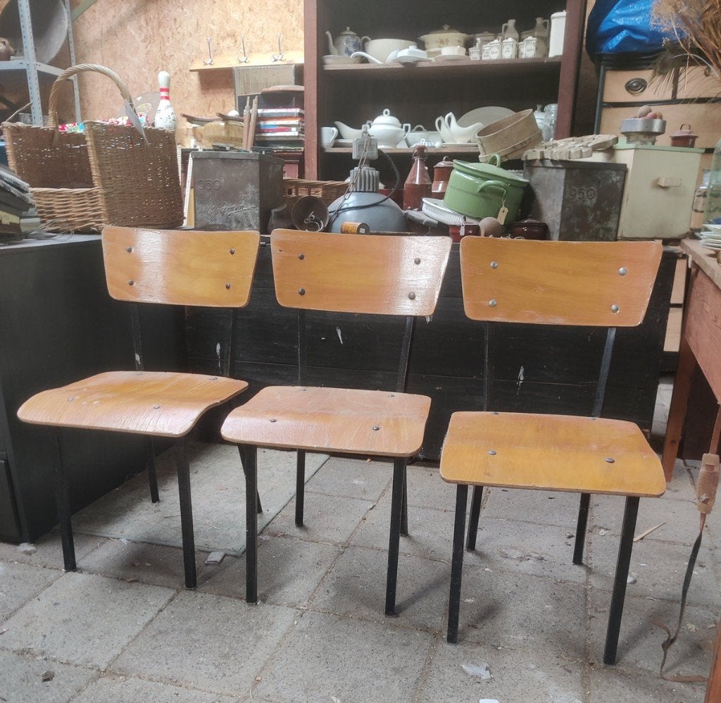3 Vintage Schoolstoelen (Zithoogte 42 cm) bruin, Ophalen