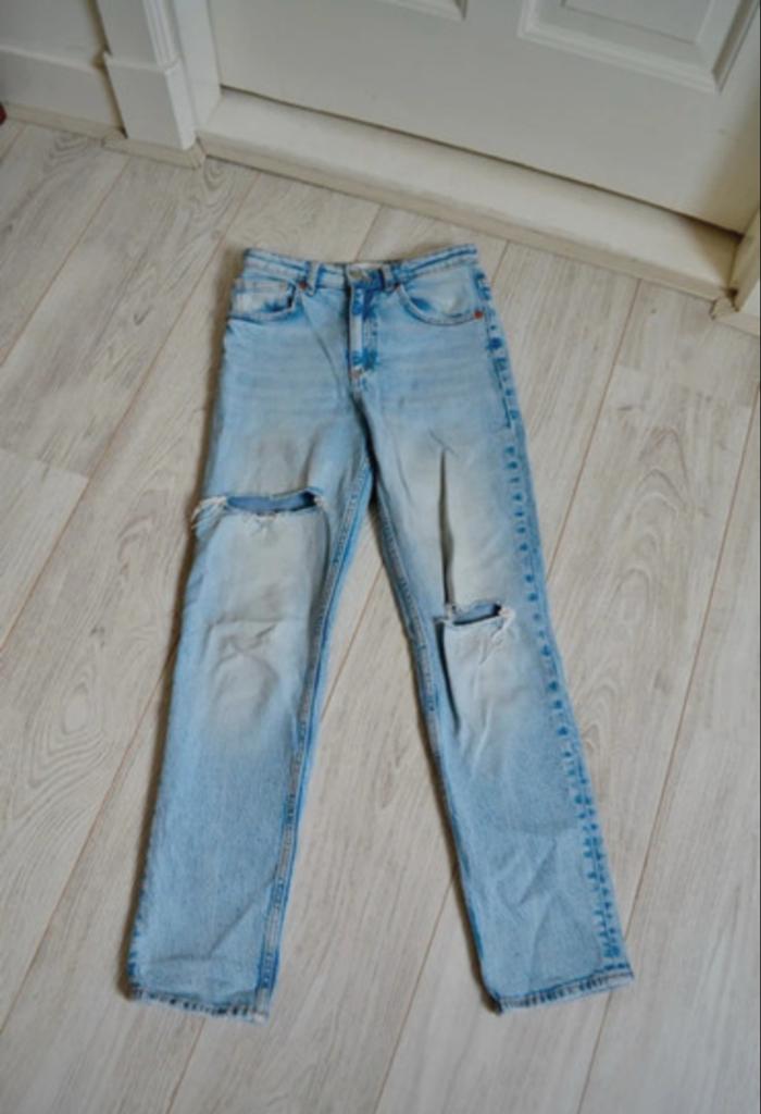 Zara jeans met gaten, lichtblauw, maat W28-W29, Ophalen of Verzenden, Zo goed als nieuw, Blauw, W28 - W29 (confectie 36)