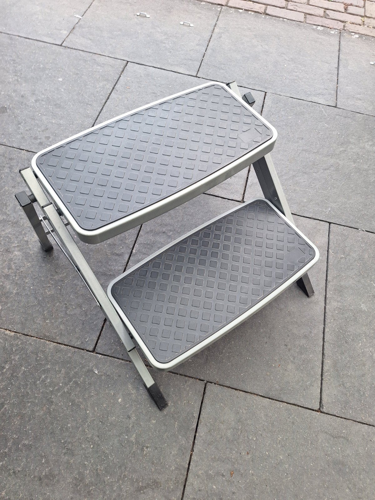 Opvouwbaar trapje met 2 treden caravan kamperen, Ophalen, Zo goed als nieuw