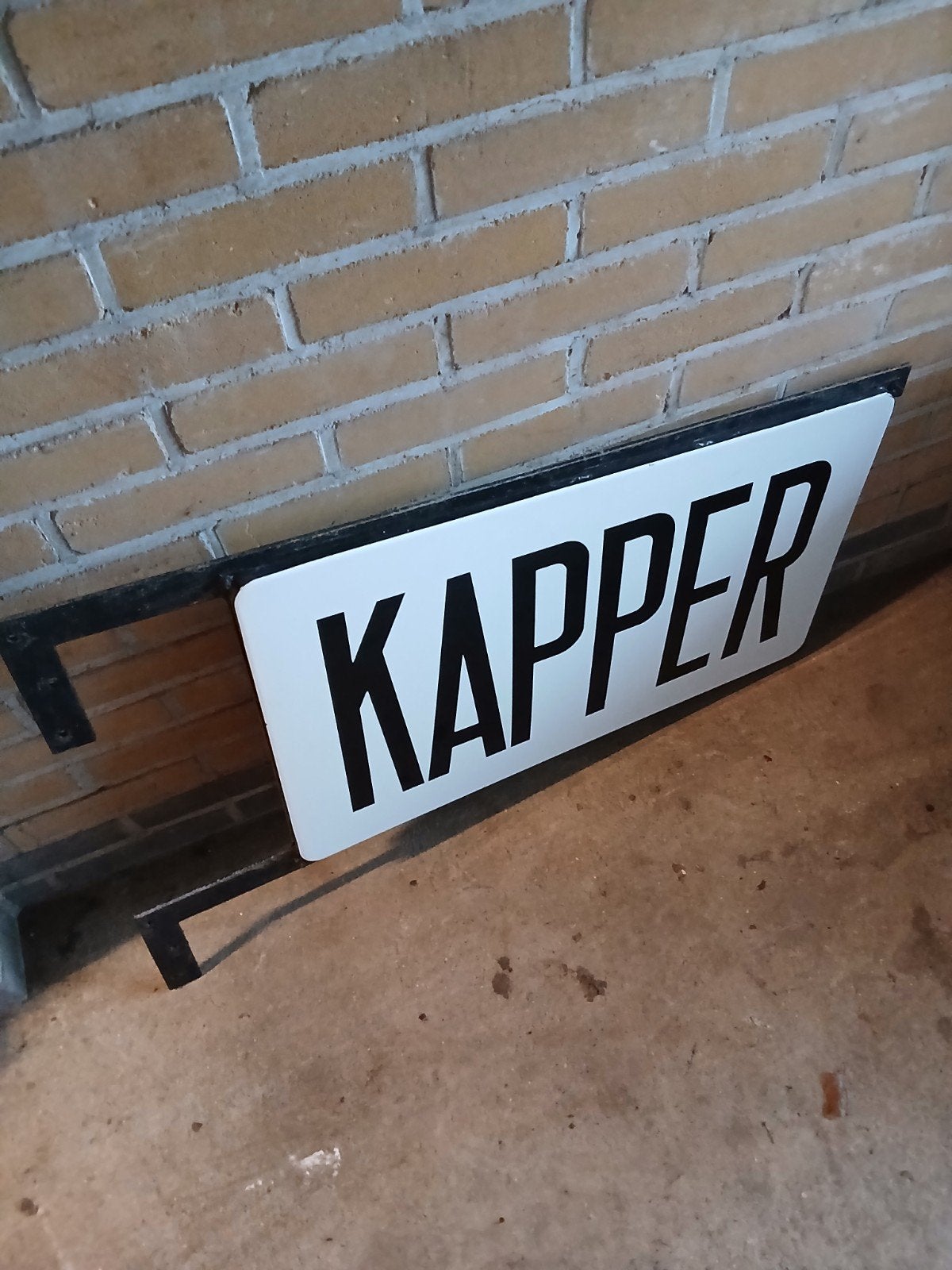 Emaille dubbelzijdig kappers bord, Ophalen