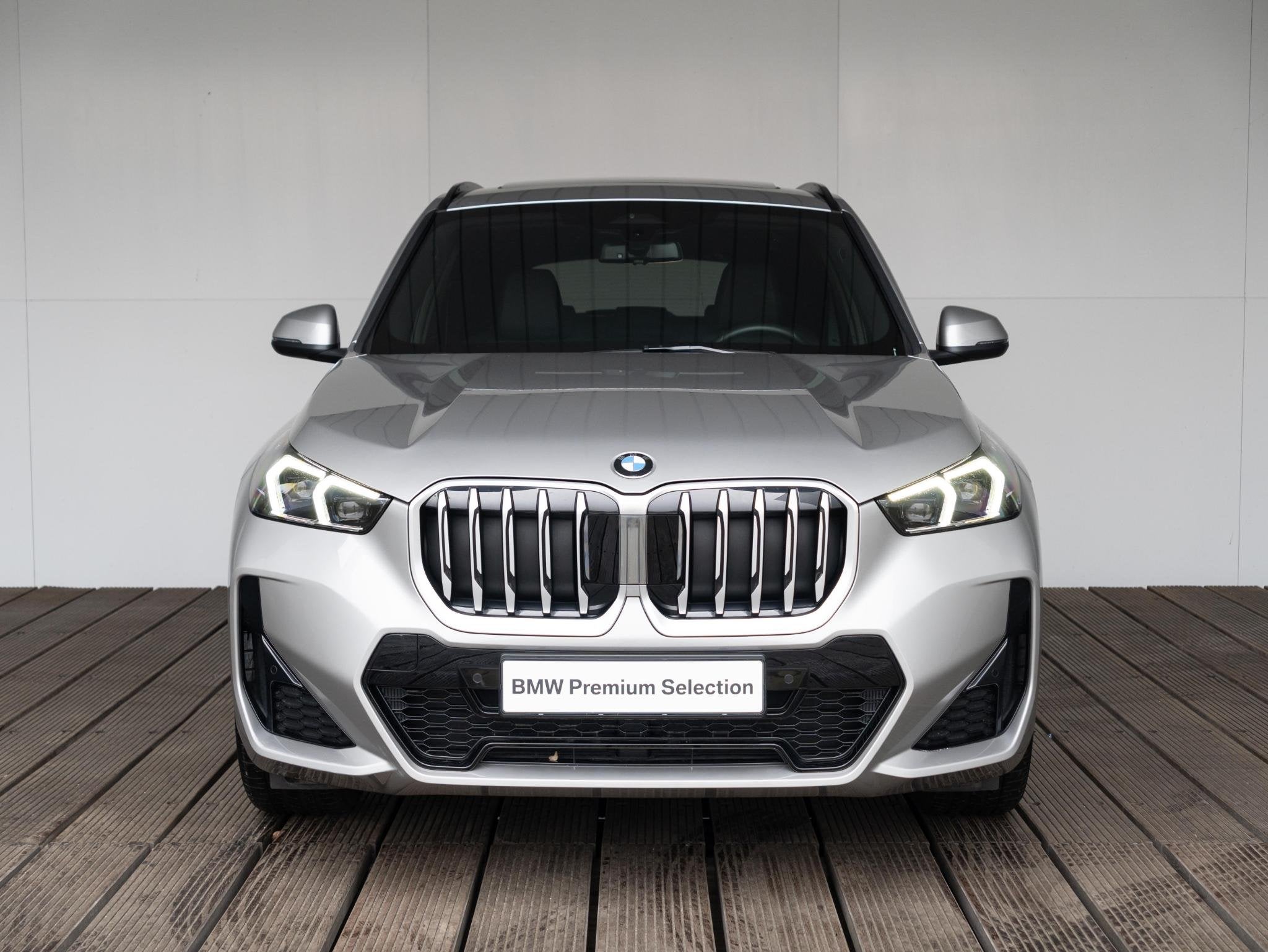 BMW X1 sDrive18i | M Sportpakket | Travel Pack | Driving Ass, Gebruikt, Met garantie (alle), Bedrijf, 3 cilinders