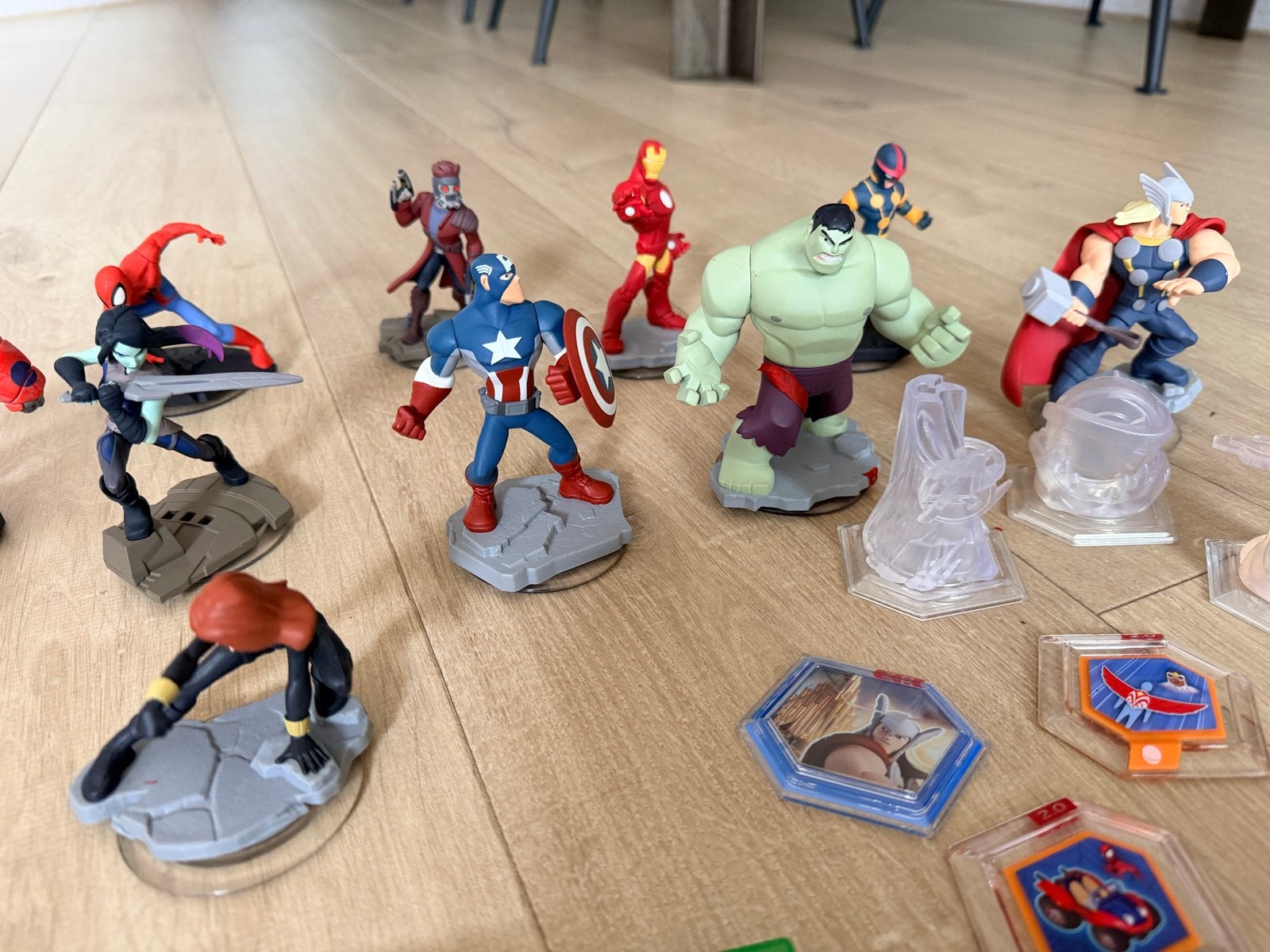 Disney Infinity 2.0 Xbox One met 12 figuren en 4 power discs, Spelcomputers en Games, Avontuur en Actie, Gebruikt, 2 spelers, Eén computer