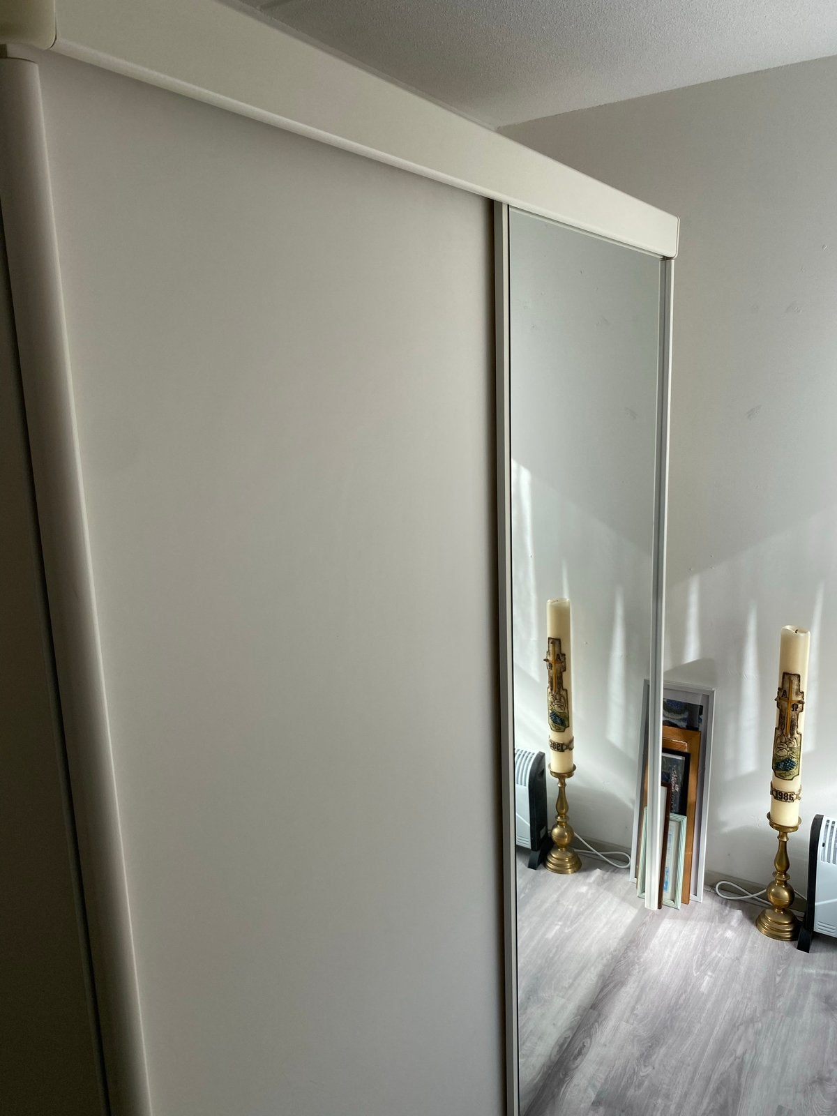 Kledingkast met schuifdeuren en spiegel, Overige materialen, Gebruikt, 100 tot 150 cm, 200 cm of meer