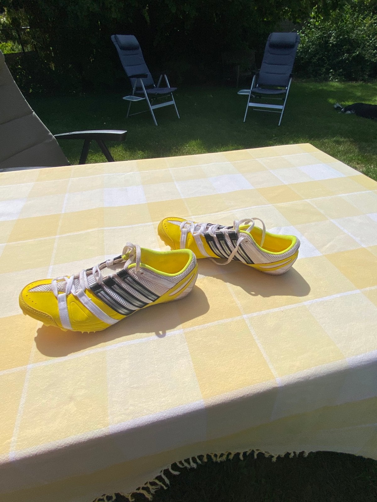 Spikes Adidas: maat US 7, kleur citroengeel/wit, Sport en Fitness, Loopsport en Atletiek, Zo goed als nieuw, Spikes, Hardlopen