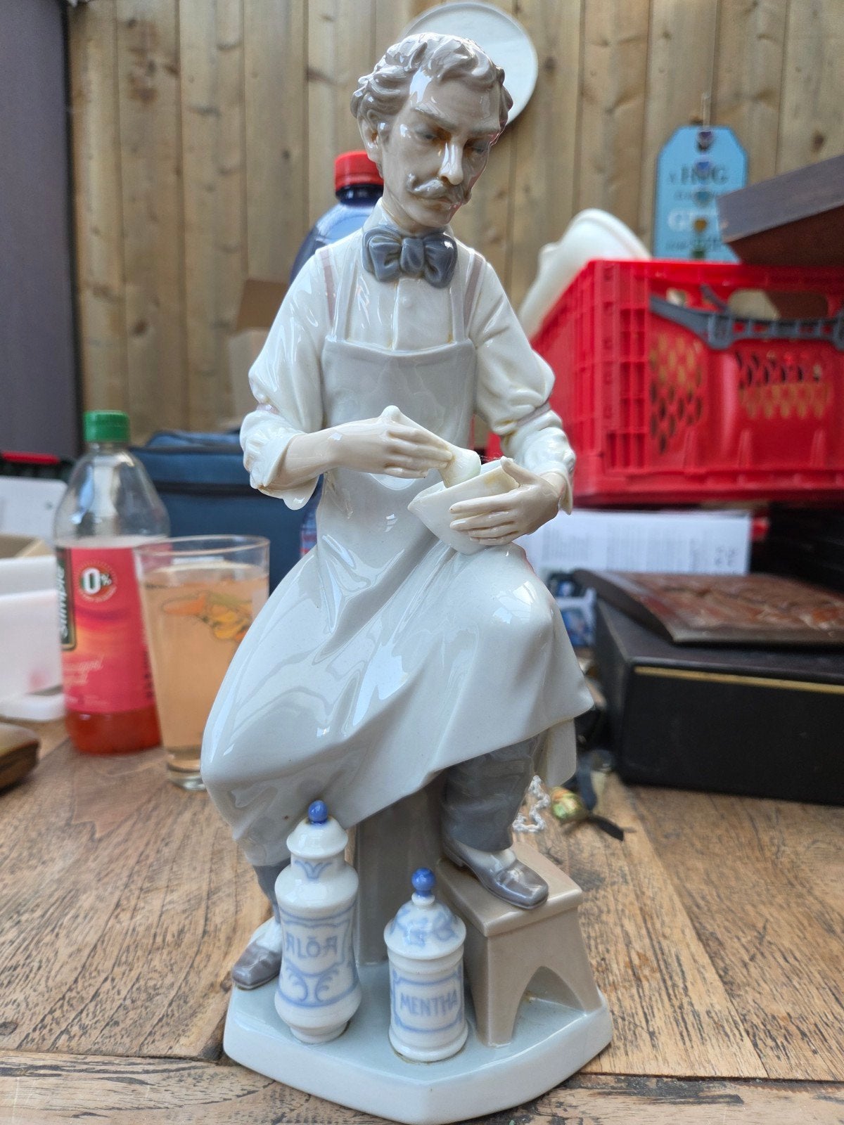 Lladro porseleinen beeldje "De Apotheker" (model 4844), Antiek en Kunst, Ophalen