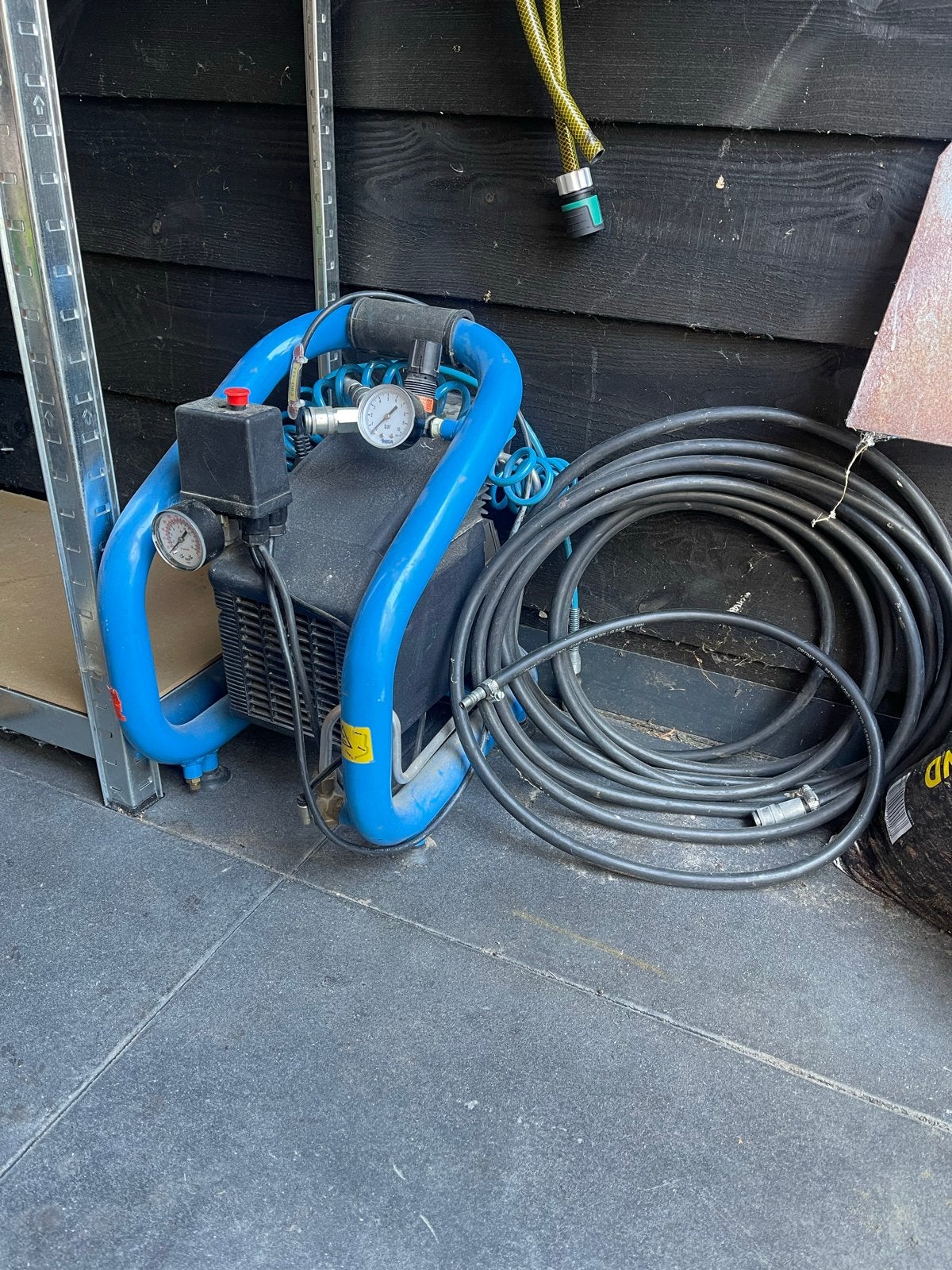 Compressor van Den Belt Spuitapparatuur Almelo, Ophalen, Gebruikt, 6 tot 10 bar, 200 tot 400 liter/min
