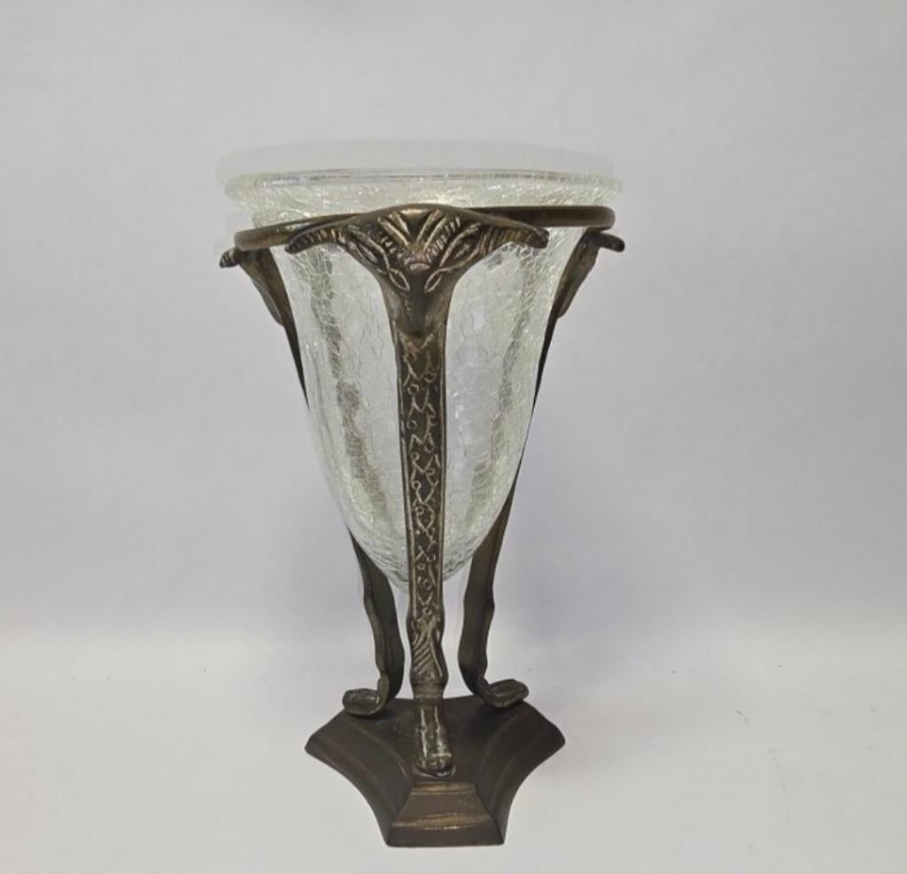 Elegante driepotige messing vaashouder met craquele glas, Antiek en Kunst, Antiek | Glas en Kristal, Ophalen of Verzenden