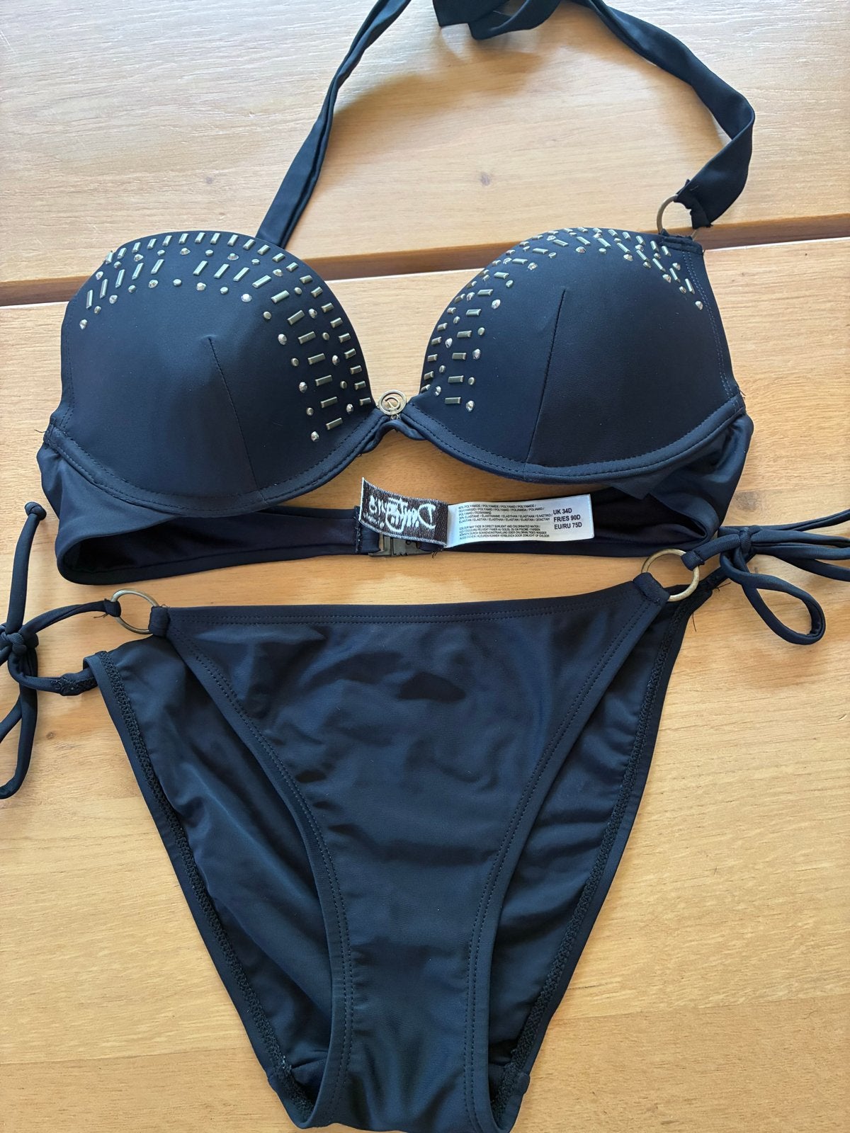 Hunkemöller 75D/S zwarte beugel bikini met goud decoratie, Kleding | Dames, Ophalen of Verzenden, Nieuw, Zwart, Bikini