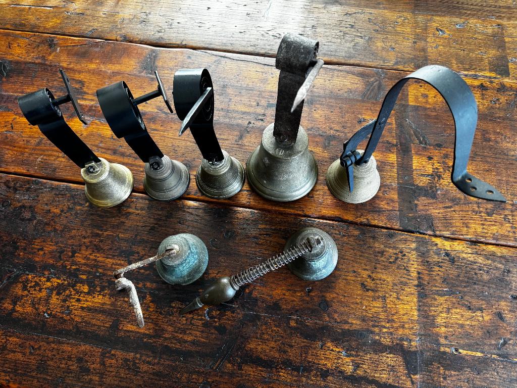 Verzameling vintage deur- trekbellen, Ophalen, Brons