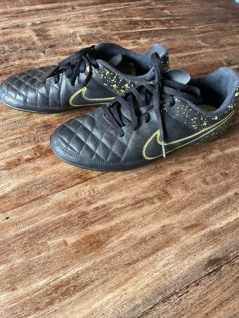 Nike Tiempo voetbalschoenen maat 36, Maat XS of kleiner, Ophalen, Gebruikt, Schoenen