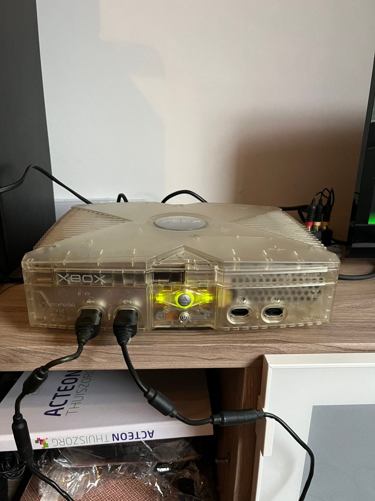 Xbox crystal (werkend) met 2 controllers (origineel), Spelcomputers en Games, Ophalen, Zo goed als nieuw, Met 2 controllers