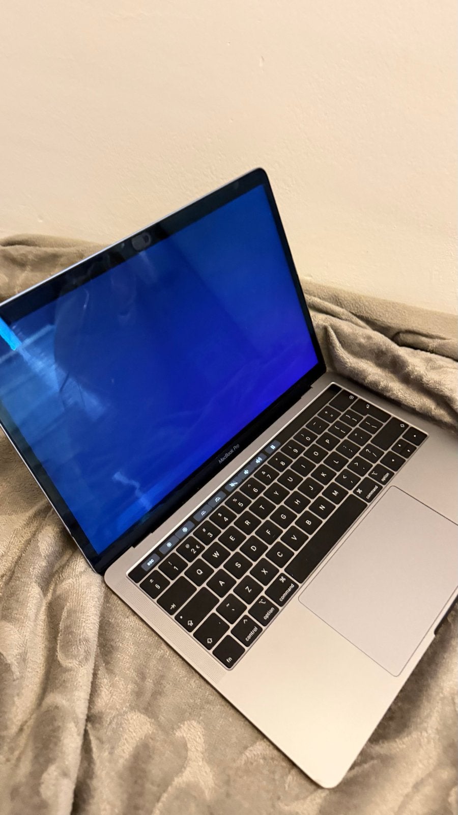 MacBook Pro 13-inch met touchbar (2019) - Scherm defect, Computers en Software, Apple Macbooks, MacBook Pro, 256 GB, Qwerty, 13 inch