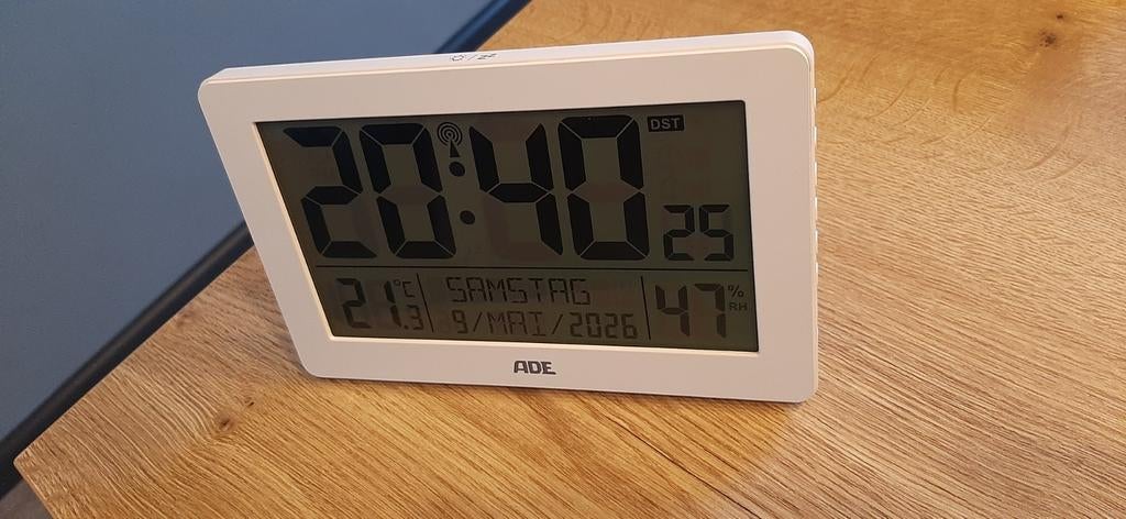 Digitale radiogestuurde klok, Ophalen of Verzenden, Zo goed als nieuw, Digitaal, Wekker of Tafelklok