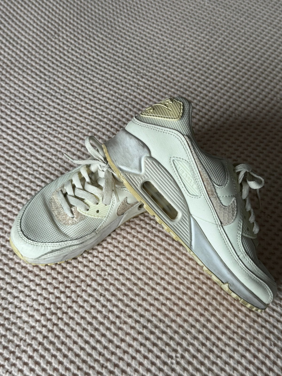 Nike air max 90 crème met oud roze maat 39 gedragen, Ophalen of Verzenden, Sneakers of Gympen, Roze, Gedragen