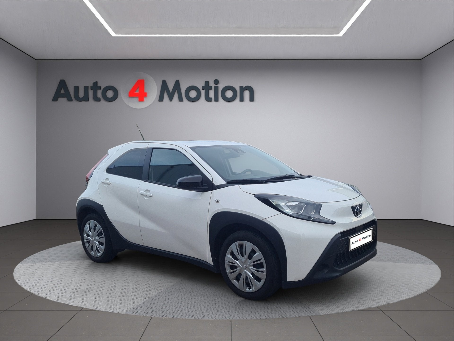 Toyota Aygo X 1.0VVT-i MT Play LED I MULTIMEDIA I CAMERA I C, Gebruikt, 920 kg, 4 stoelen, Wit