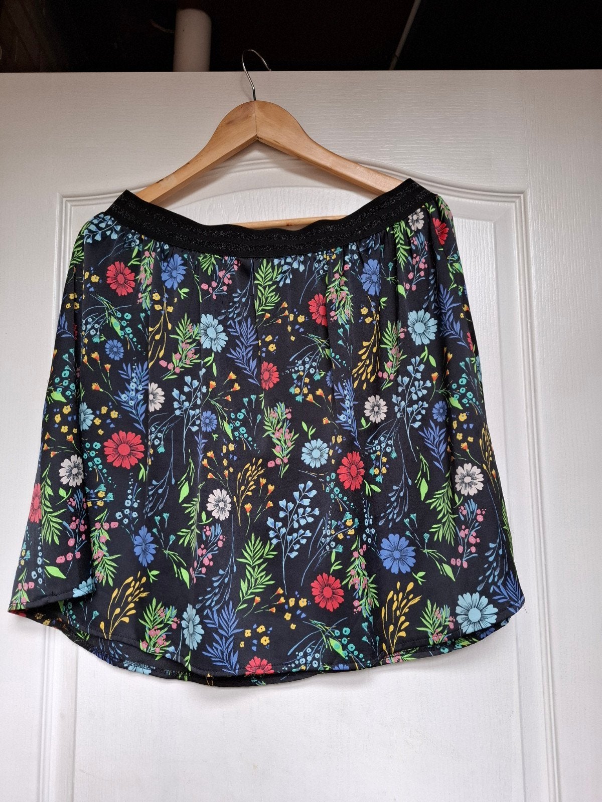 Zijdeachtige HEMA rok met bloemenprint, maat 44, Kleding | Dames, Rokken, HEMA, Ophalen of Verzenden