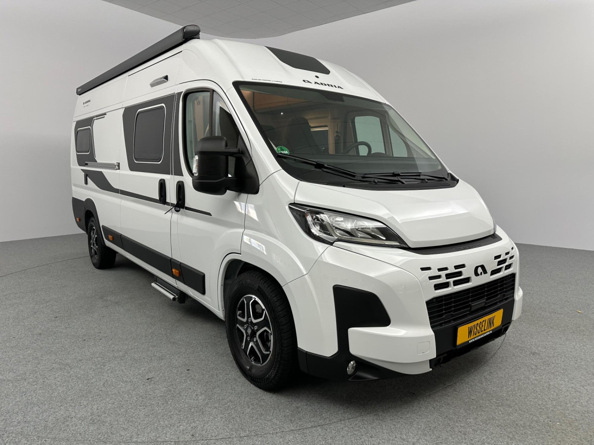Adria Twin 640 SGX Cassetteluifel AUTOMAAT HEFBED, Buscamper of Camperbus, Tot en met 2, 6 tot 7 meter, Bedrijf