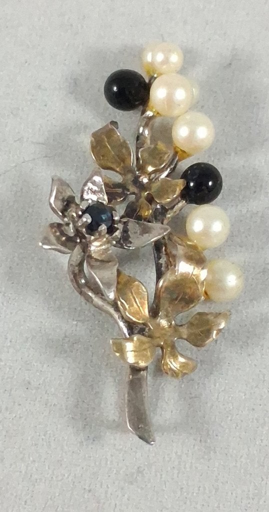 Zilveren bloemen broche pareltjes safiertje 925 zilver, Met edelsteen, Gebruikt, https://www.zilverjuwelier.nl/product-categorie/sieraden/
