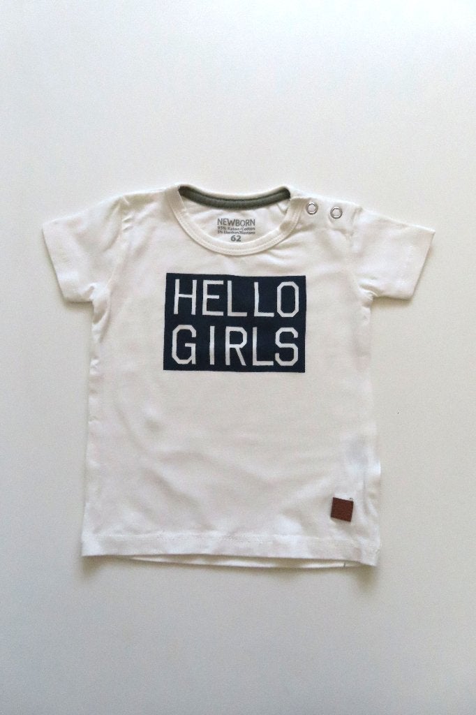  T-shirt Wit Hello Girls Tekstprint mt 62 (L61), Kinderen en Baby's, Babykleding | Maat 62, Ophalen of Verzenden, Zo goed als nieuw