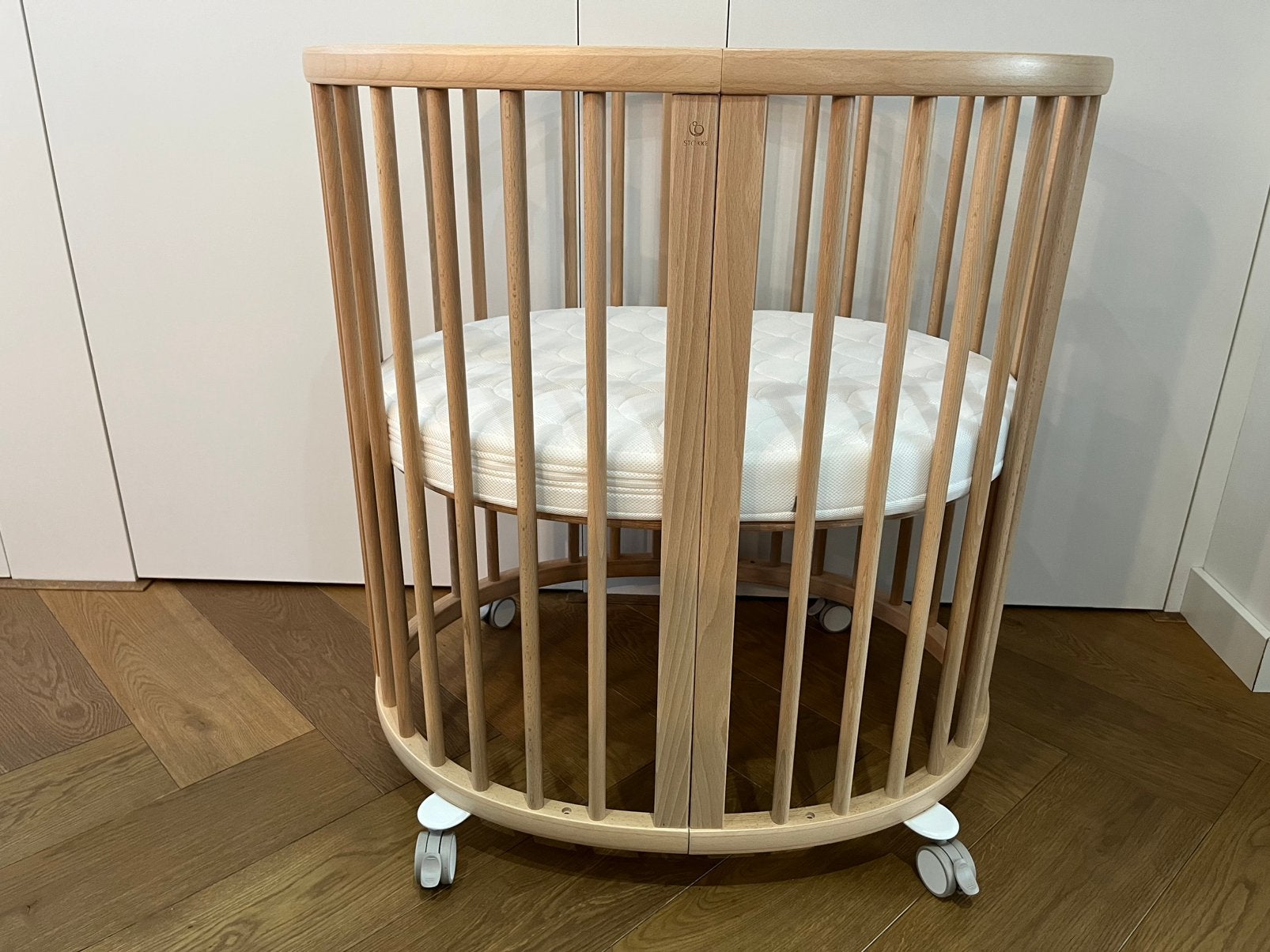 Stokke sleepi mini V3 naturel inclusief matras en hoeslaken, Ophalen, Zo goed als nieuw, Wieg