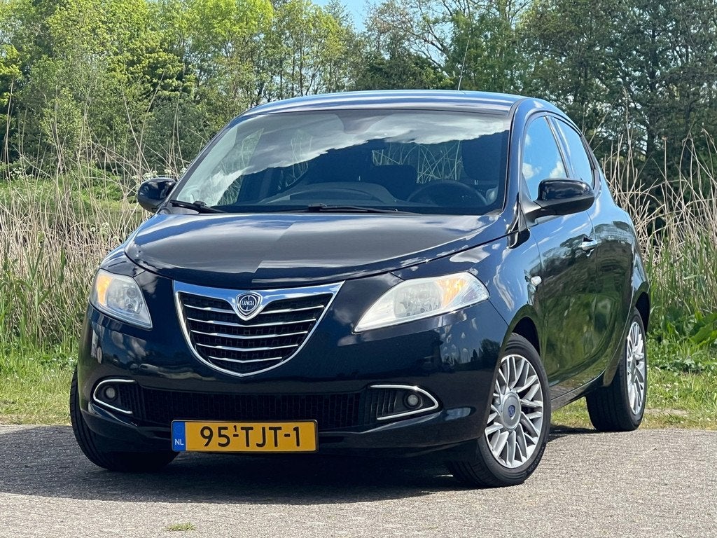 Lancia Ypsilon 0.9 TwinAir Platinum | Nero Vulcano | Airco/L, Auto's, Voorwielaandrijving, Euro 5, 86 pk, Gebruikt