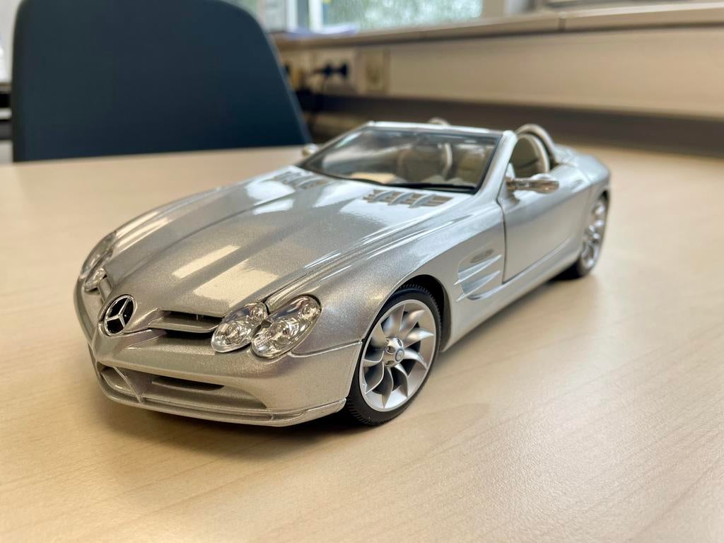 Mercedes-Benz SLR Vision 1999 Roadster Concept Maisto 1:18, Hobby en Vrije tijd, Modelauto's | 1:18, Ophalen of Verzenden, Zo goed als nieuw